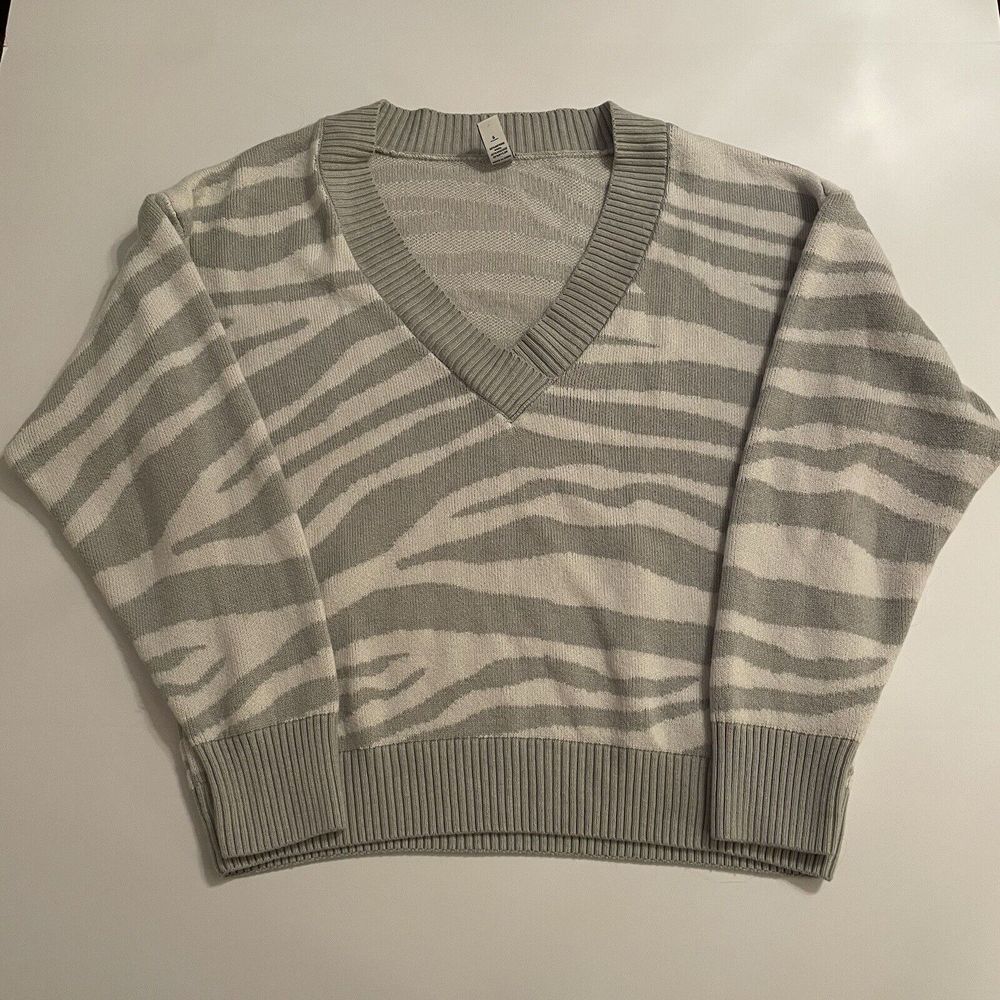 Varley Calvert V Neck‎ Sweater Sz Small Zebra Striped Gray And White Merino Wool - Picture 5 of 10